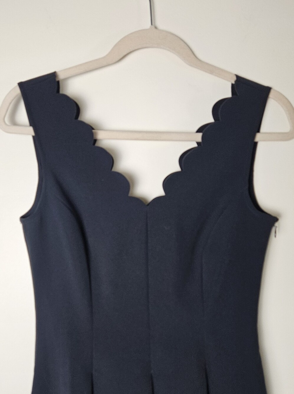 NWT Banana Republic Scalloped Edge Fit and Flare Black Mini Dress Size 2 - Picture 4 of 9